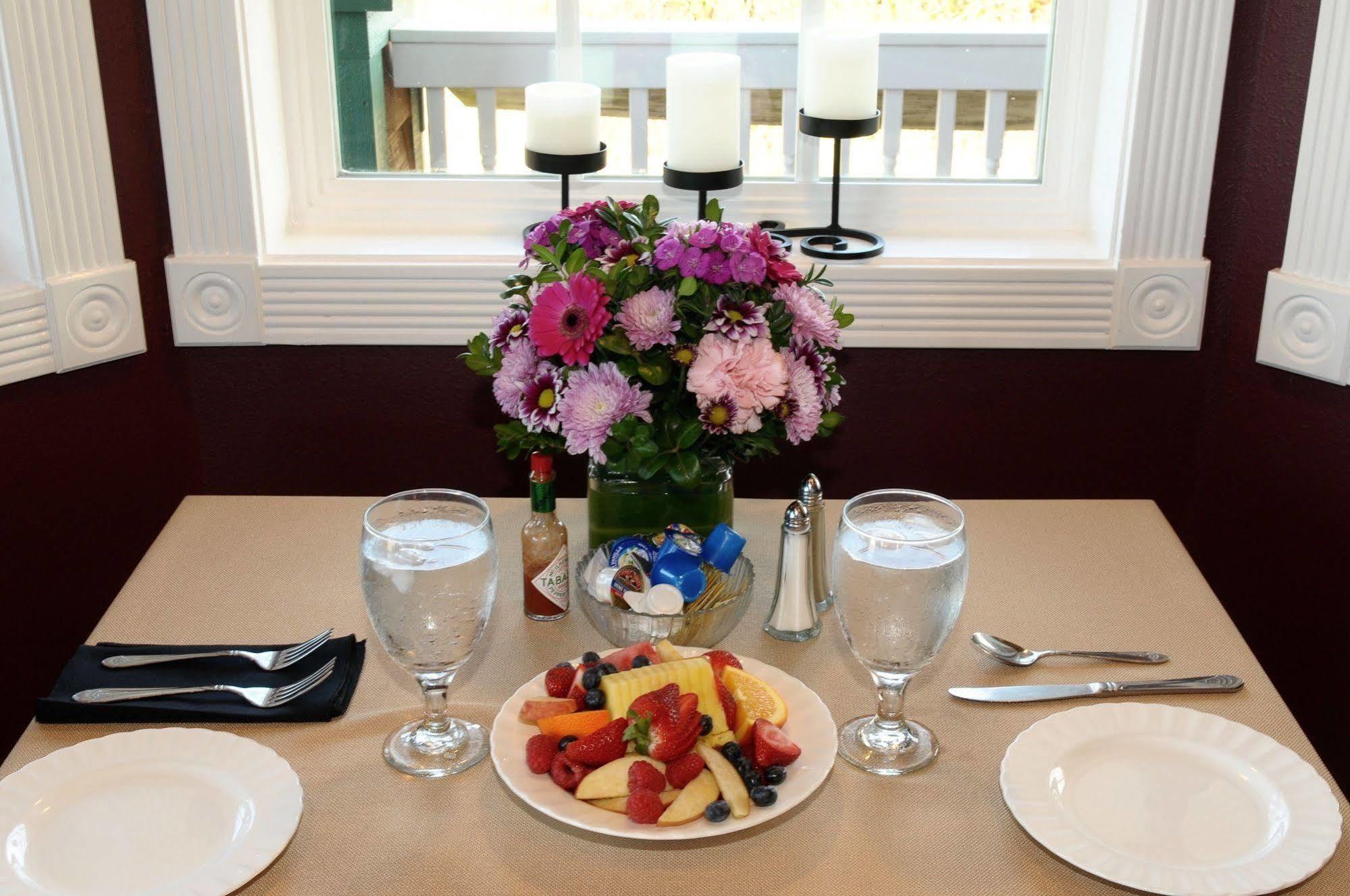 Collins Inn & Seaside Cottages (Adults Only) Ocean Shores Exterior photo
